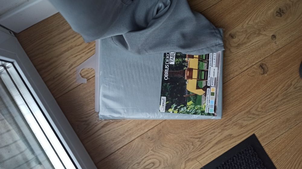 Obrus dekoracy 140x220cm