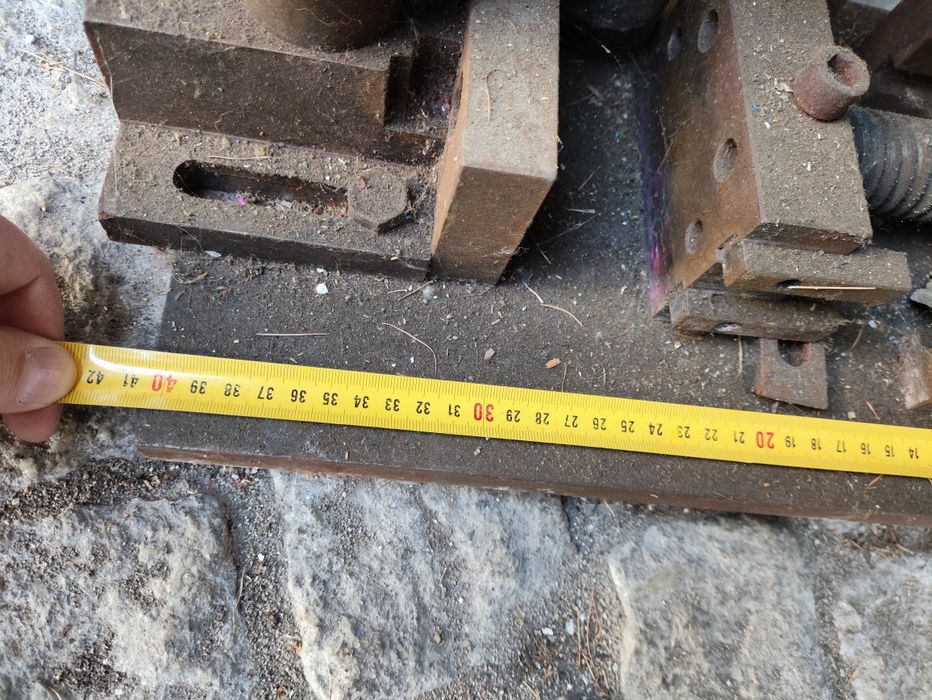 Stara prasa ręczna, imadło, wtryskarka