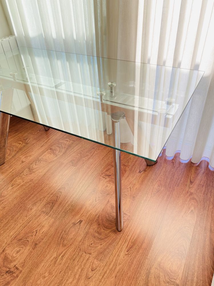 Mesa de sala em vidro e pés metalicos