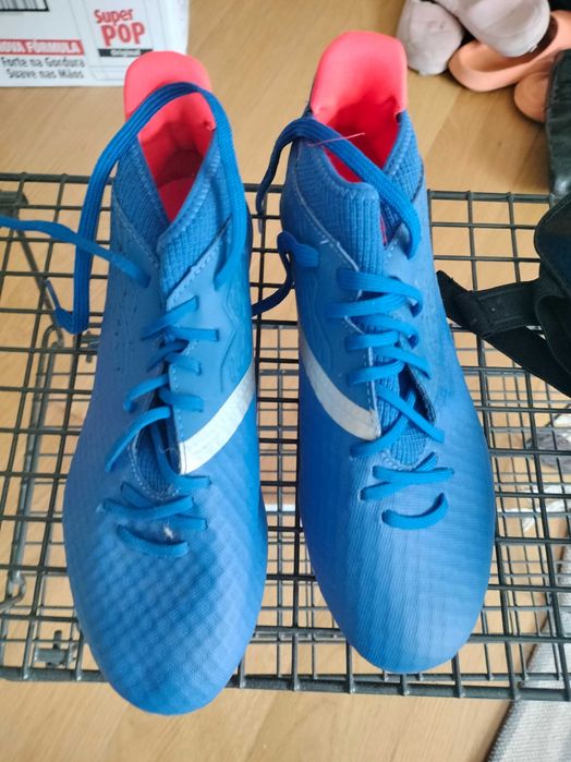 Chuteiras e caneleiras kipsta