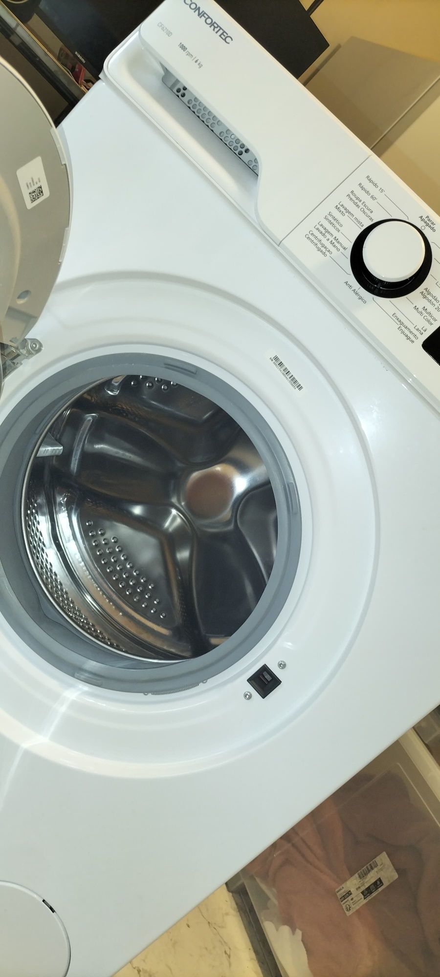 Máquina de lavar roupa sem uso