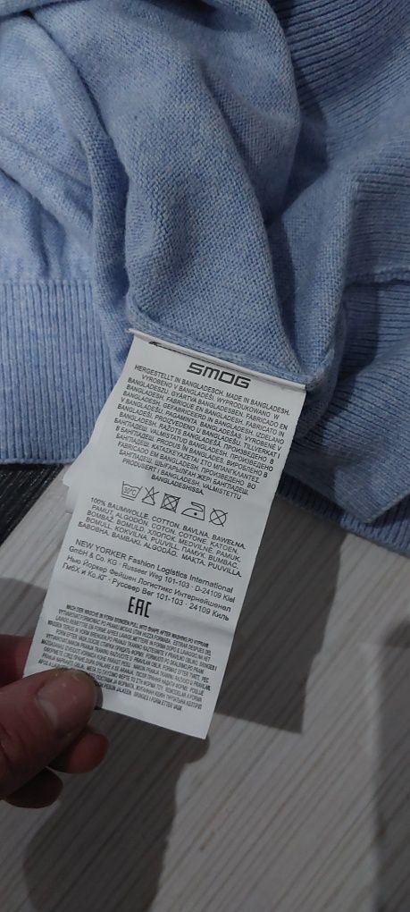 Sweterek błękitny cieńki Smog Rozmiar L 100%Bawełna  stan bardzo dobry