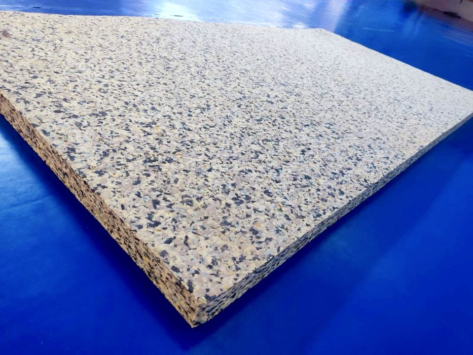 Продаю 54 листа  спортивного покрытия