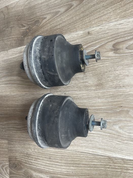 Опори двигуна Audi A4, A6, Passat B5