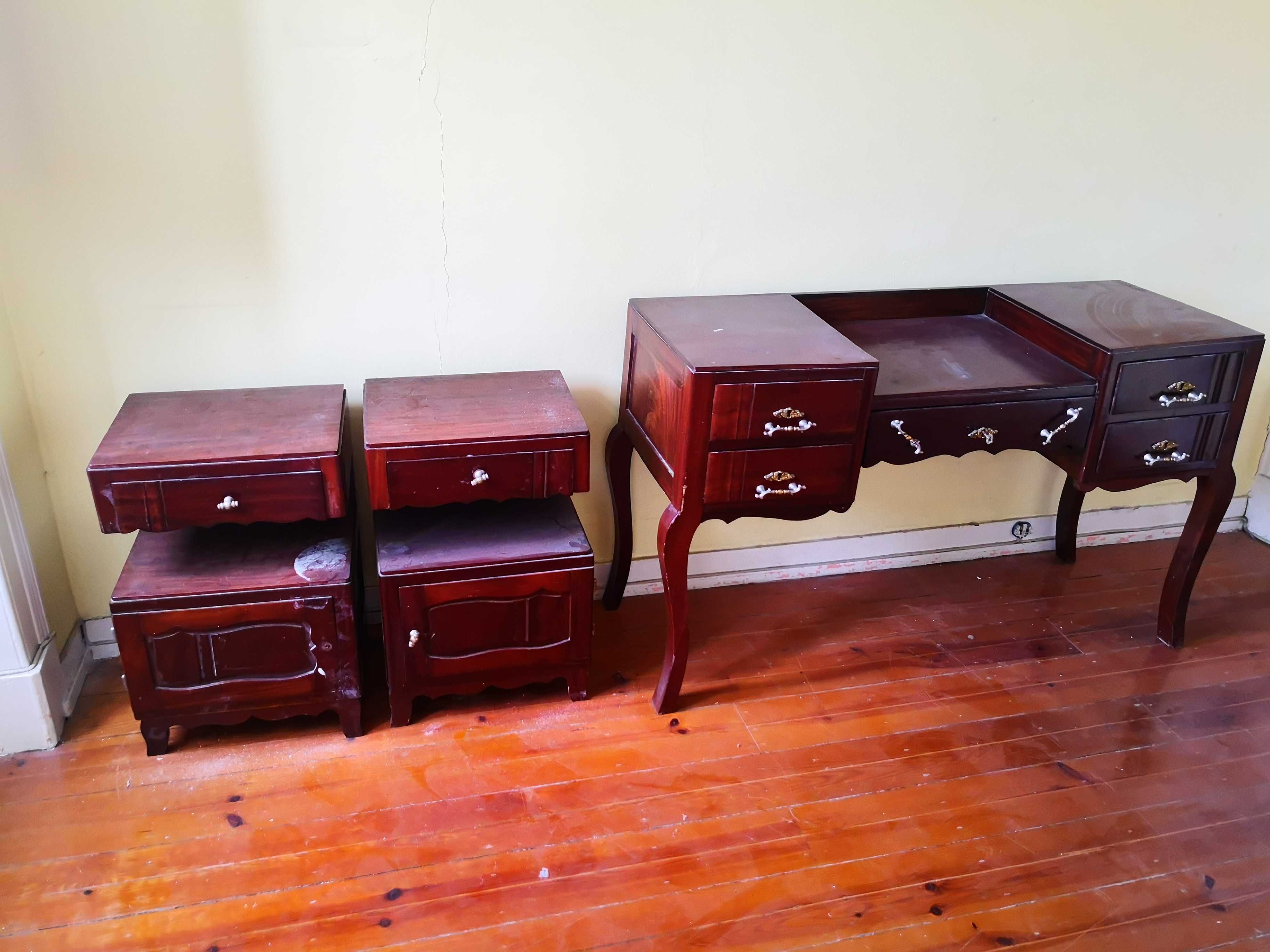 Mesas de cabeceira e Pechinche Vintage em madeira