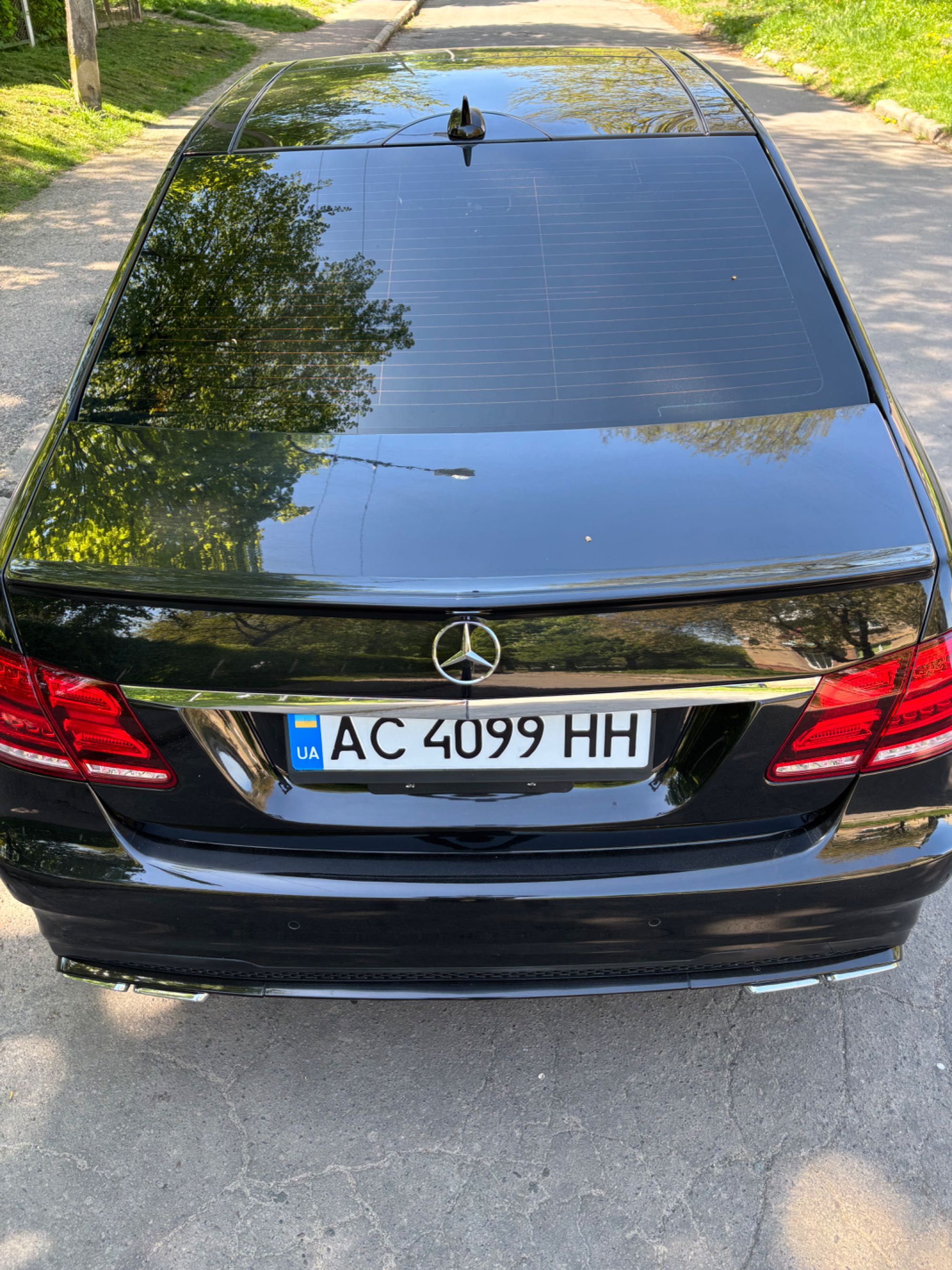 Автомобіль Mercedes Benz