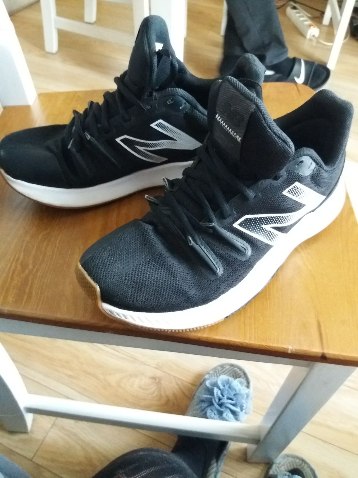 buty sportowe NB czarne siateczkowe 40,5