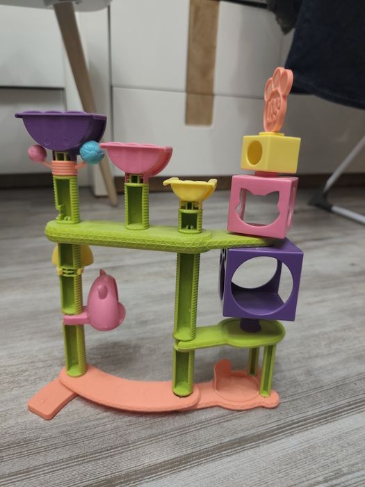 Samochód i drapak plac zabaw Pet Shop LPS