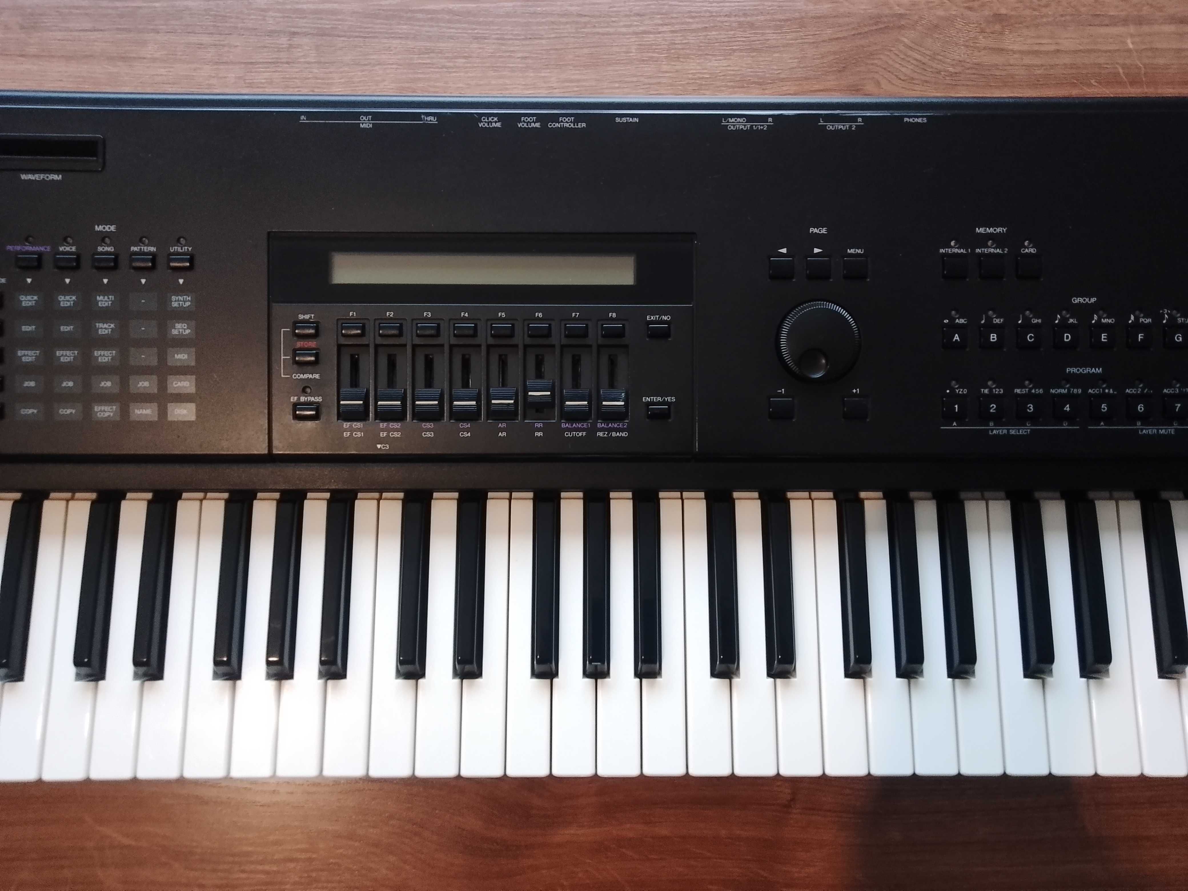 Yamaha SY 85 piękny stan