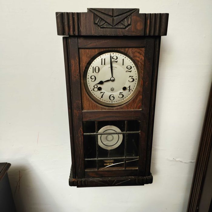 •	Relógio de parede antigo