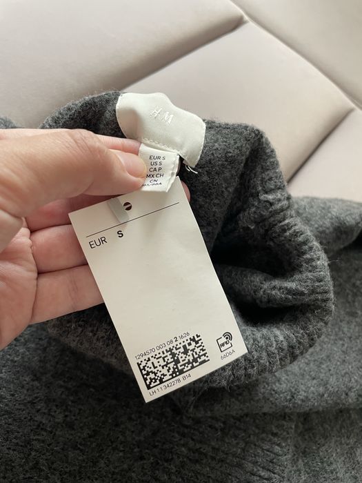 Вільний светр з високим коміром Н&М