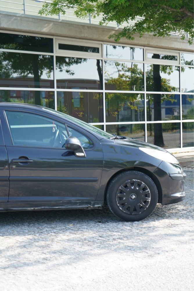 Peugeot 207 do ano 2006