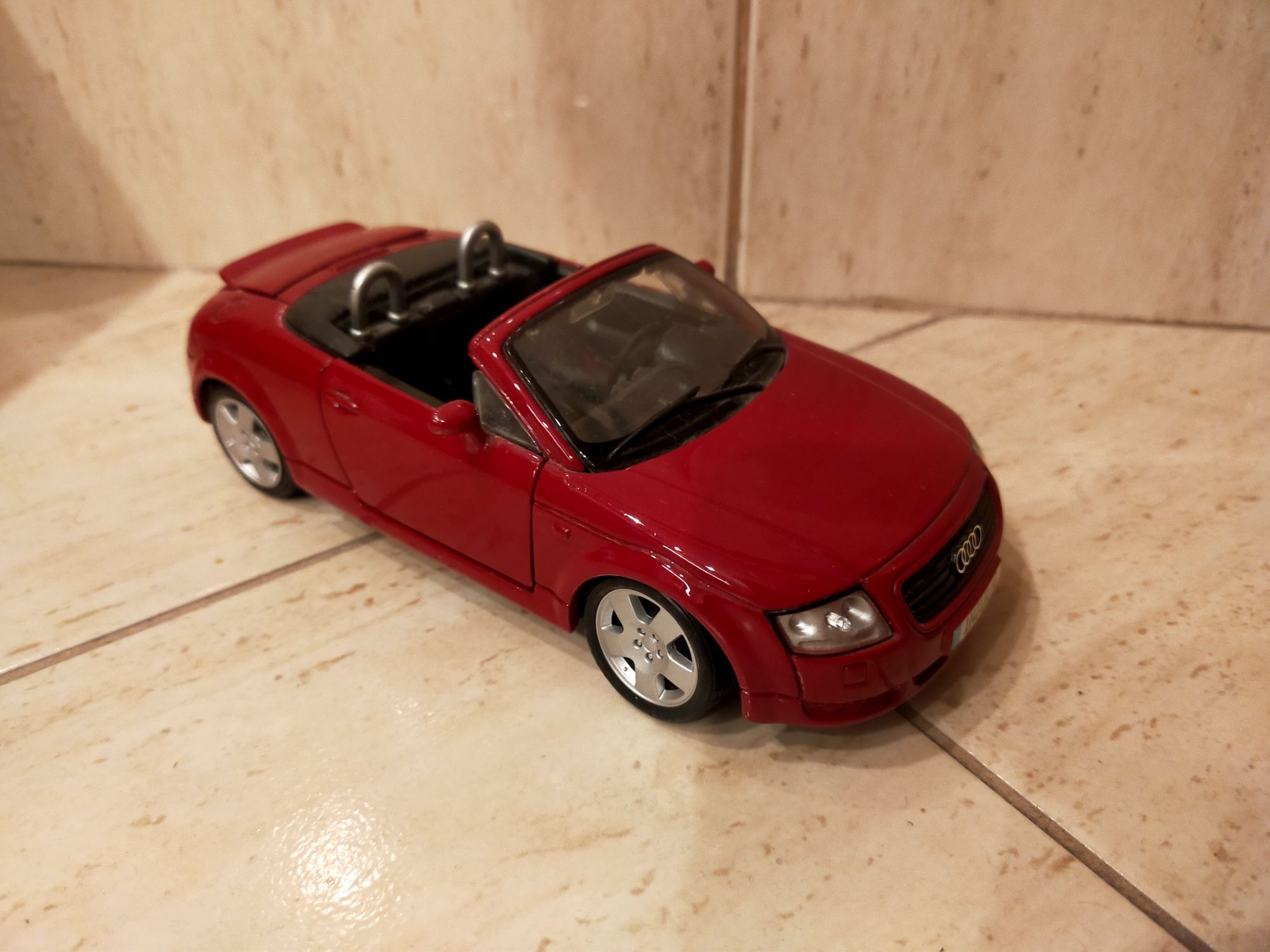 Model Maisto Audi TT roadster 1:24