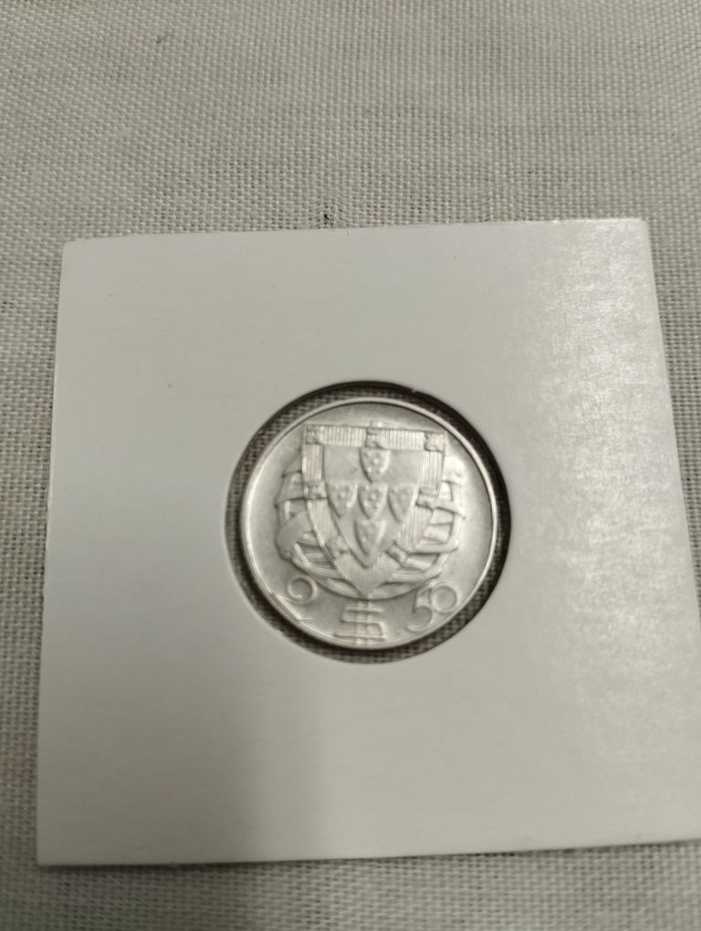 Moeda de 2.50 de prata de 1937 muito rara escassa neste estado