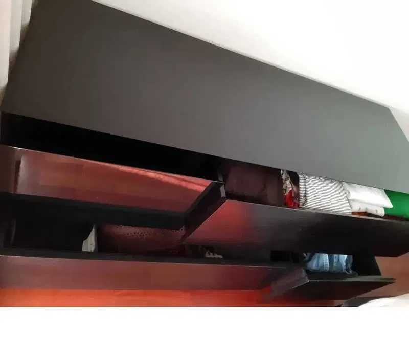Cómoda em Carvalho Preto – Bom Estado