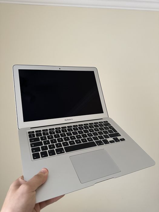 Продам Macbook Air 13” 2015p