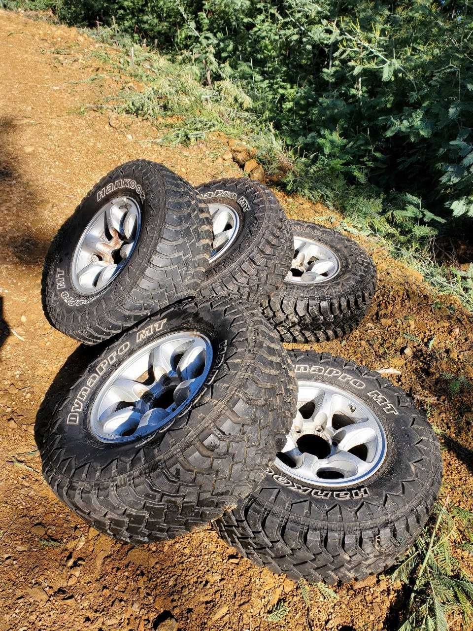 Hankook DynaPro MT 15 com jantes Mitsubishi