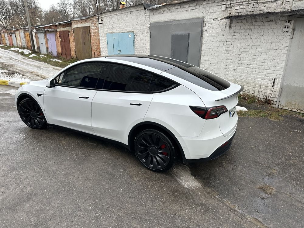 tesla model Y 2022 perfomance