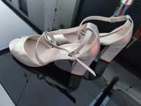 Buty Kotyl nowe na obcasie