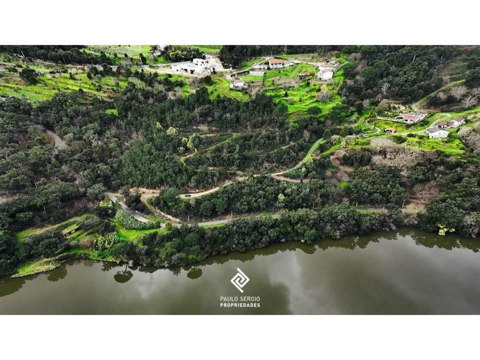 Terreno de 22.000m2 junto ao rio Douro Já teve projeto aprovado par...