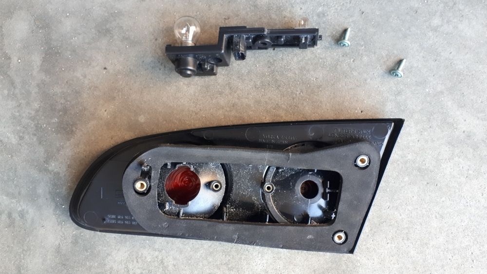 Farolim esquerdo tampa da mala Seat Ibiza 6L