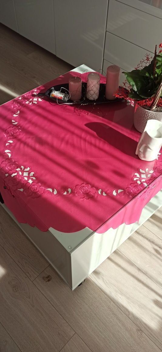 Sprzedam zestaw stół z sześcioma krzesłami, kwadratowy stolik kawowy
