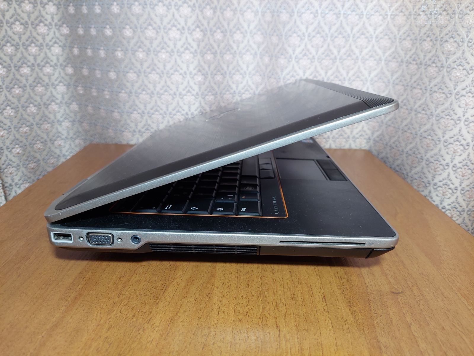 Ноутбук Dell Latitude E6420/ i5-2520M/ 4 Гб/ HDD 200 ГБ БатареяНова
