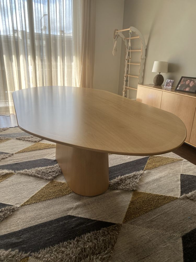 Mesa de Jantar Oval
