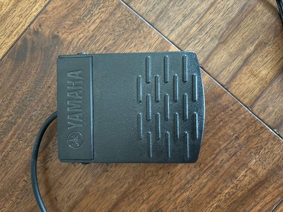 Цифровое пианино YAMAHA P-145 (Блок питания, стойка, пюпитр, педаль)