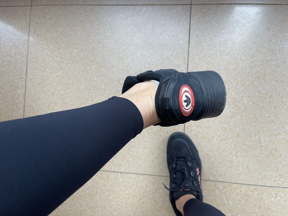 Крутезні adidas 42 (26-26.5) носились місяць