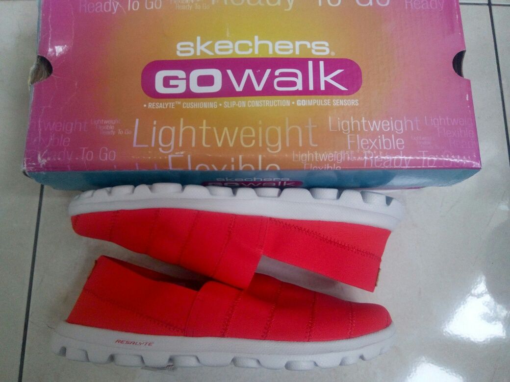 Слипоны Skechers.