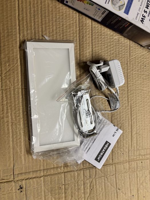 Lampka podszafkowa slim z czujnikiem 20 sztuk