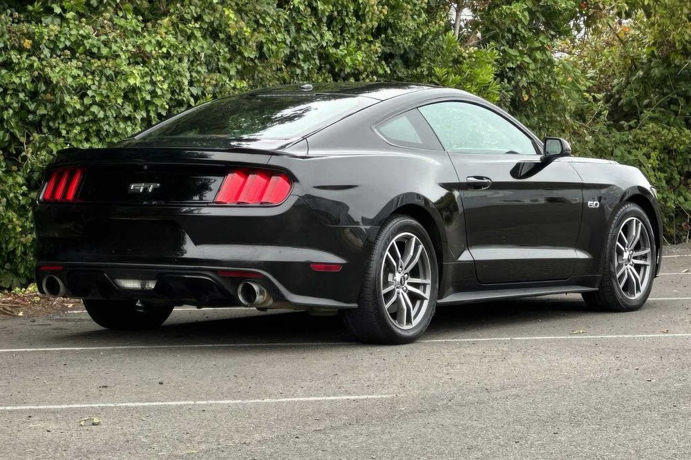 Ford Mustang GT Premium Coupe      2015