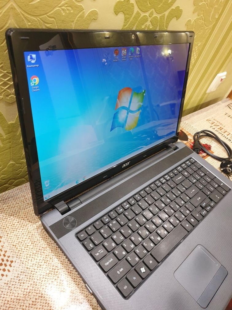 Ноутбук Acer Aspire 7250G /Ram 4Gb/500Gb/17.3 диагональ