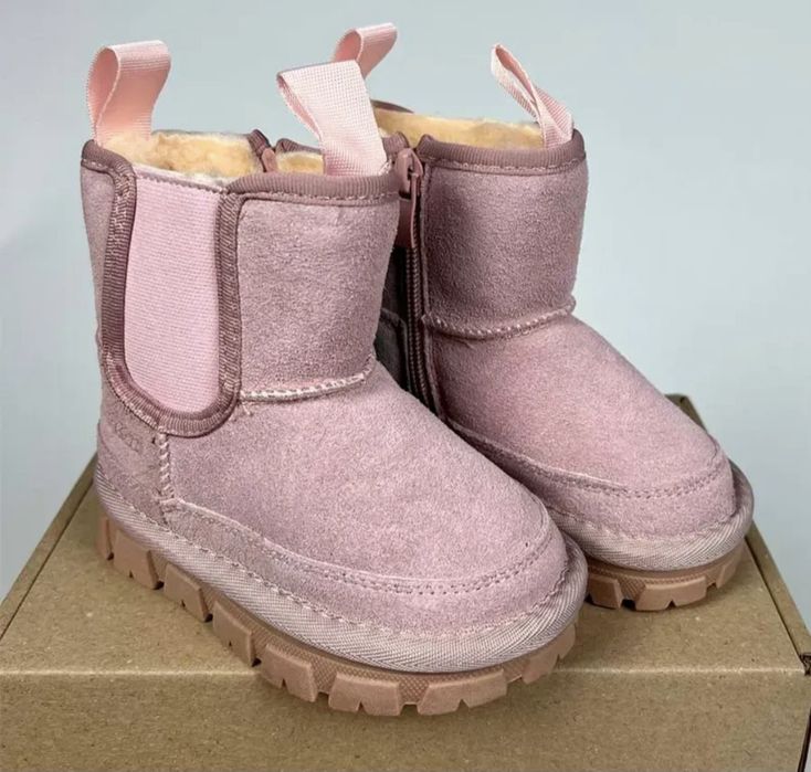 Уггі зимове взуття теплі угги чоботи Ботинки