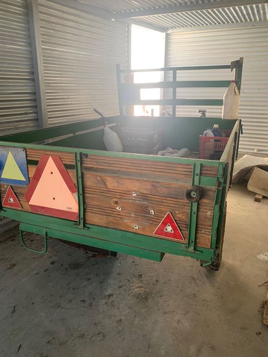 Vendo trator com reboque