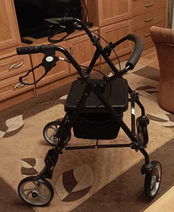 Chodzik, balkonik dla seniora.