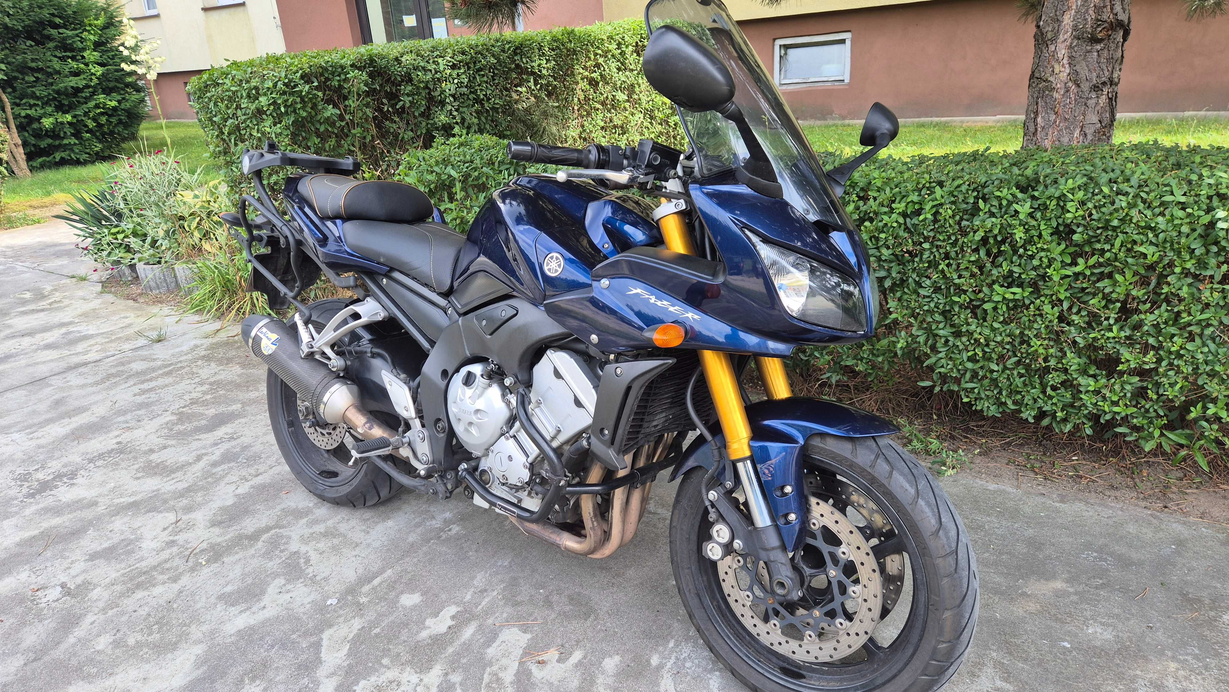 Yamaha FZ1, Kufry, bagi, siedzenia, tłumik.