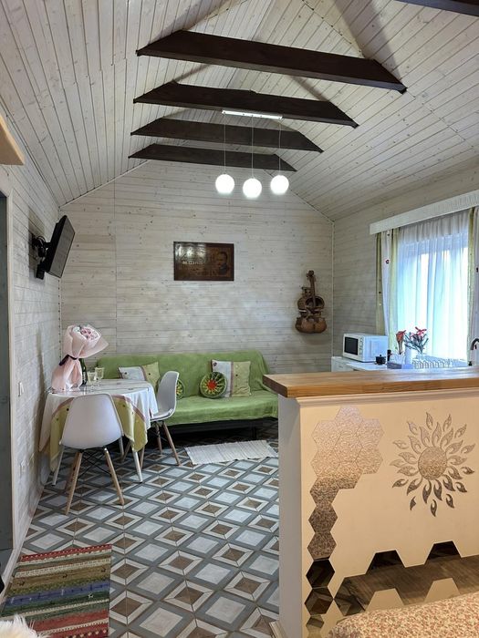 Котедж біля лісу