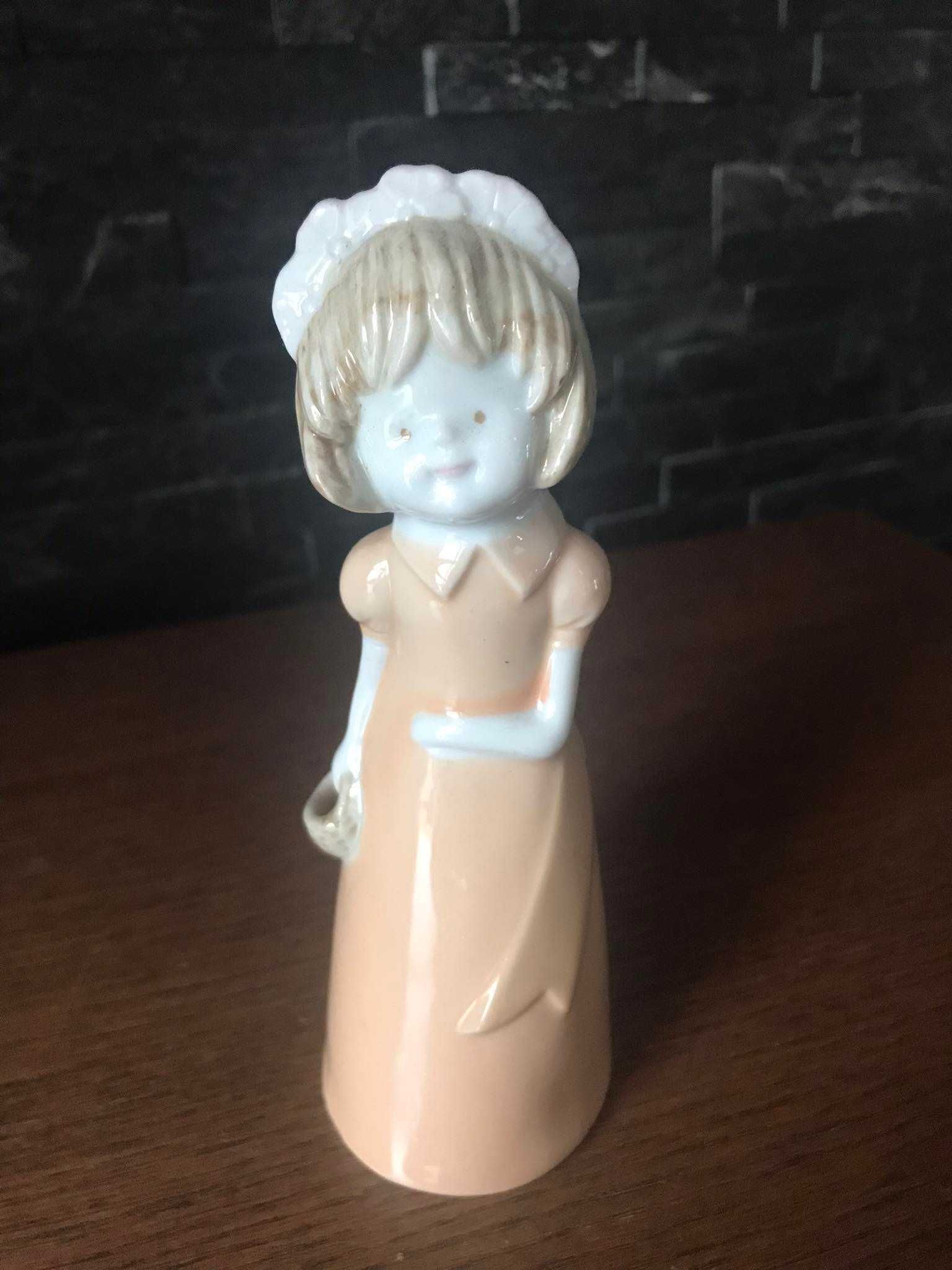 Dziewczynka z koszem figurka porcelana szkliwiona