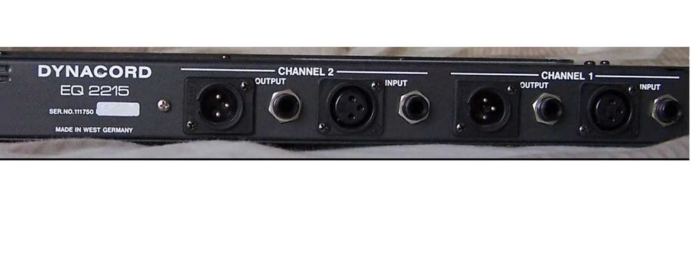 Equalizador Stereo Grafico Dynacord EQ 2215