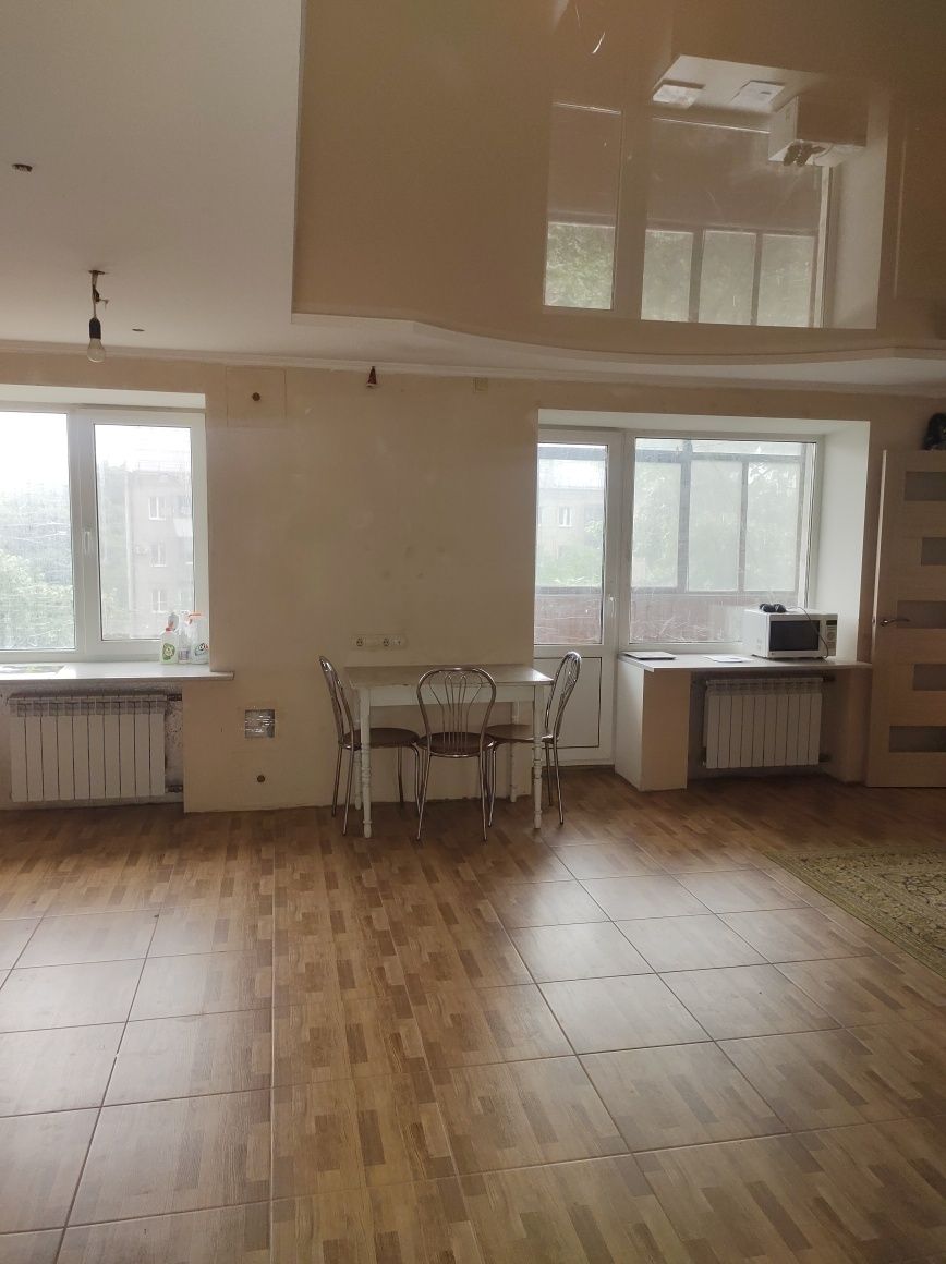 Трёхкомнатная квартира возле Славутич Арена.Стадион.80кв.м.Студия.