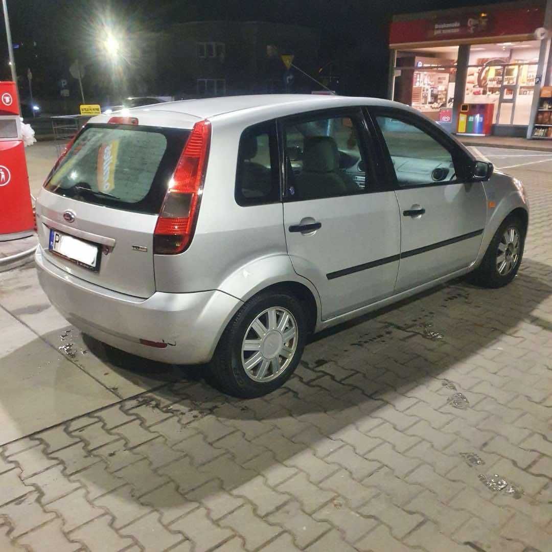 Ford Fiesta 1.4 diesel 5 drzwi klima wspoma, 4l/100km, alumy, sprawny