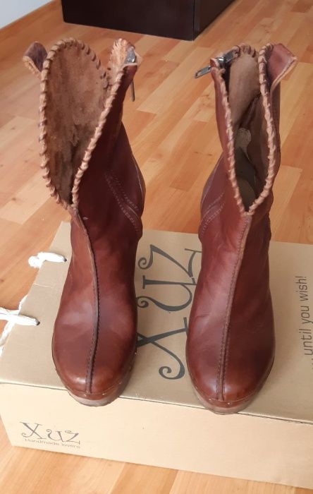 Botas em pele, da marca Xuz nº39