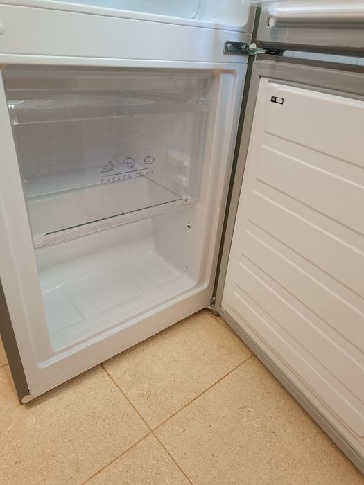 Frigorífico Electronia com dispensador de água