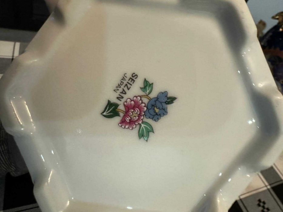 Vendo conjunto de peças em porcelana decorativas antigas