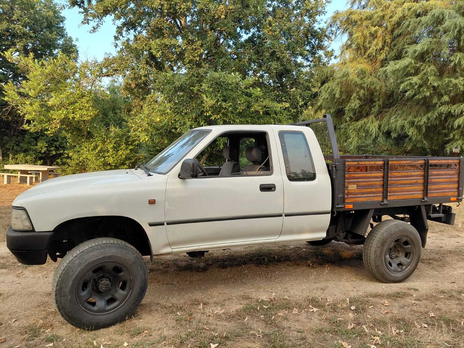 TOYOTA HILUX 2.4D