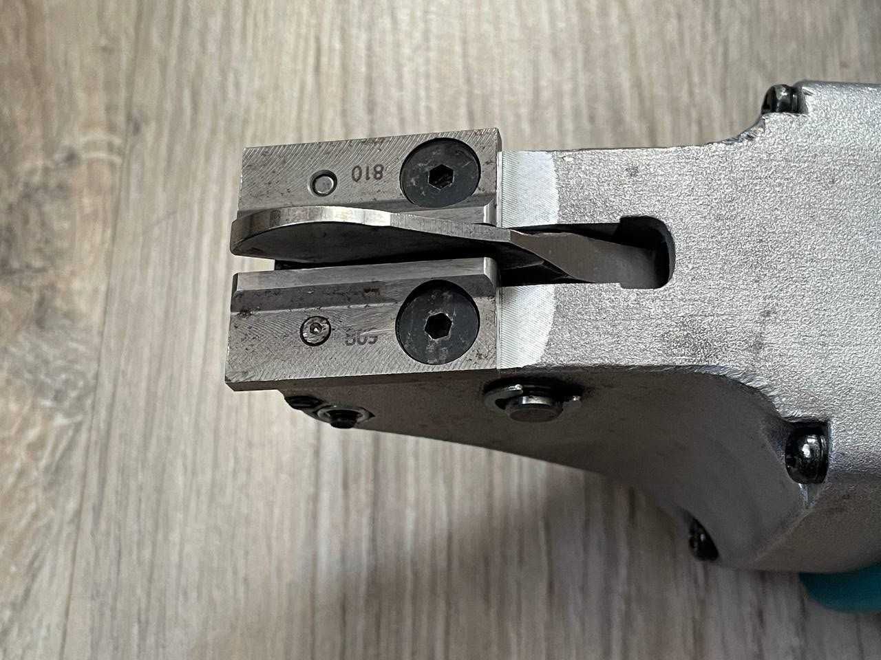 Шлицевые ножницы Makita JS1660