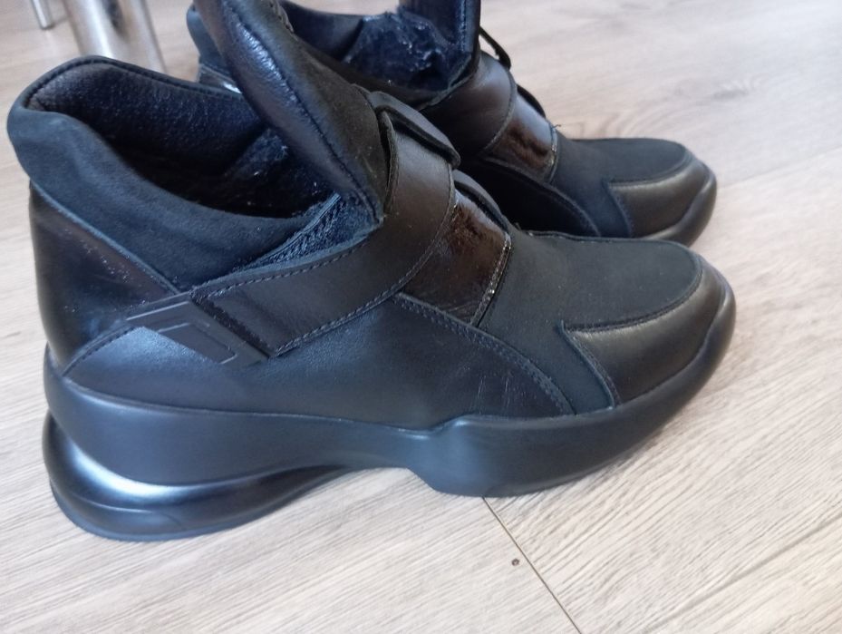 Осінні  шкіряні кросівки 37 розмір