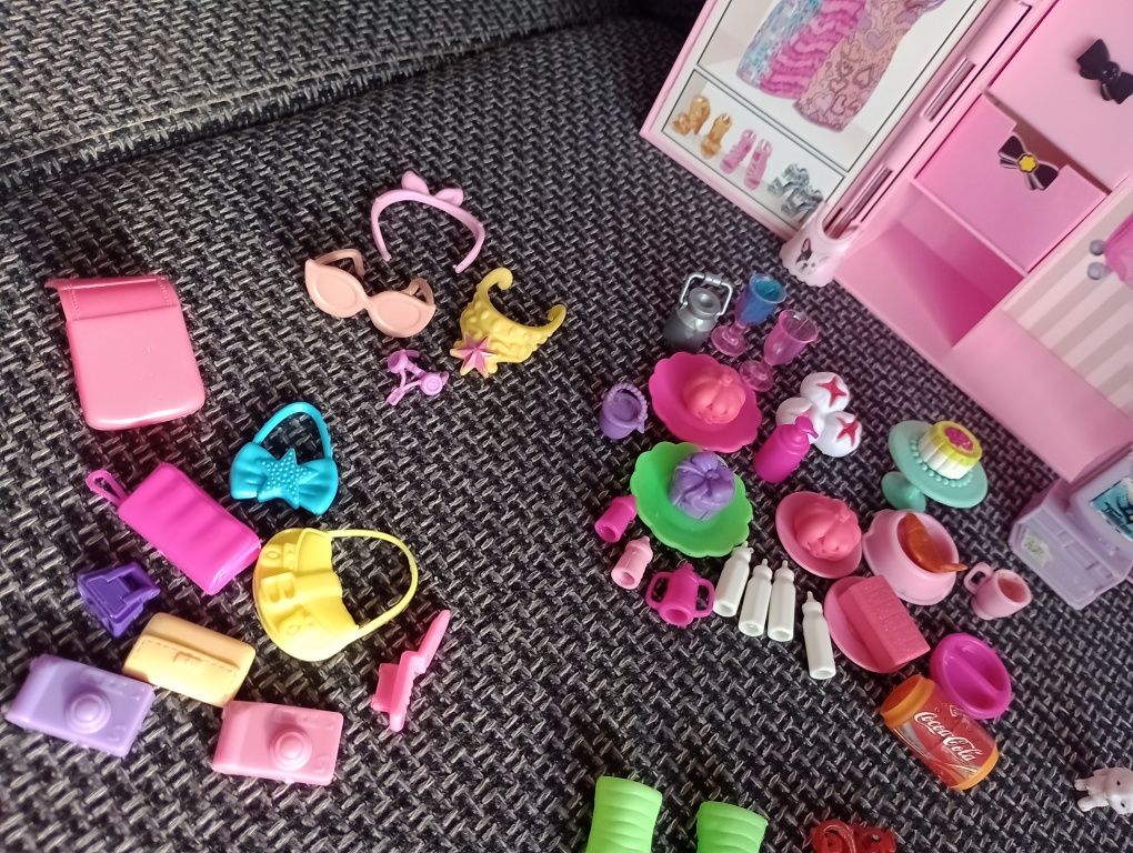 Zestaw mebelków dla Barbie plus akcesoria